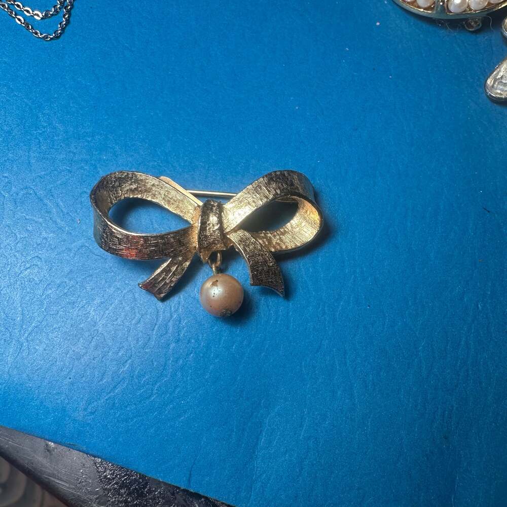 Vintage Bow with Dangle teardrop Pearl Brooch DuBarry F.A.